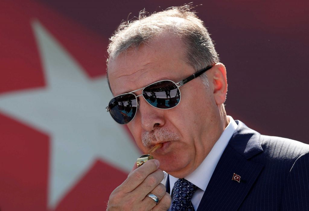 Ρωγμές στο... χαλιφάτο του Ερντογάν –  Οι «ανήσυχοι συντηρητικοί» και οι αλλαγές στην τουρκική κοινωνία