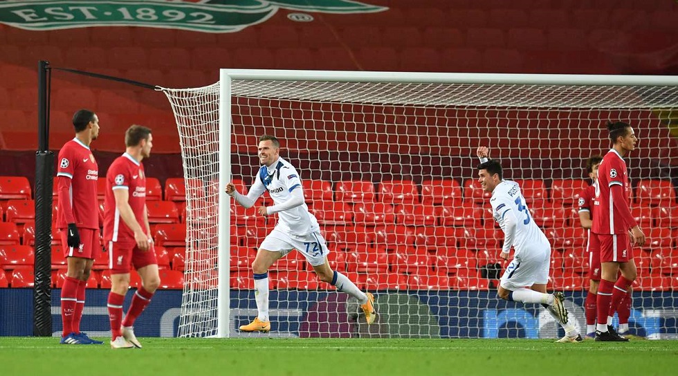 Η Αταλάντα σόκαρε τη Λίβερπουλ (0-2), εύκολη νίκη για τον Άγιαξ (3-1)