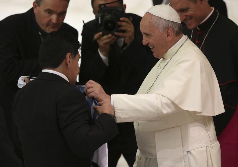 Μαραντόνα : Συγκλονισμένος και ο Πάπας Φραγκίσκος από τον θάνατό του