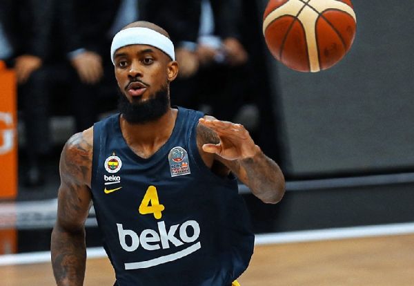 Νίκη στο φινάλε για την Φενέρ (82-81)