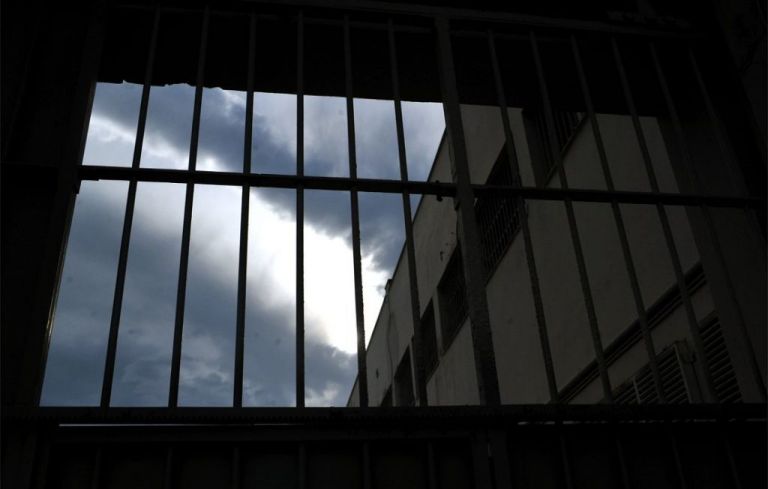 Κοροναϊός : Νεκρός και δεύτερος κρατούμενος στα Διαβατά