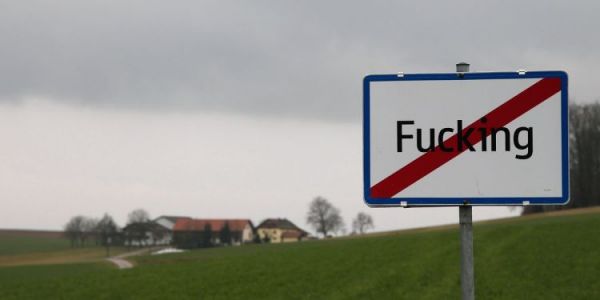 No more Fucking : Το διάσημο χωριό αλλάζει το όνομά του για να γλιτώσει την καζούρα