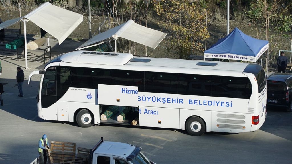 Τουρκία: Εικόνες σοκ με φέρετρα νεκρών από κοροναϊό να στοιβάζονται σε λεωφορεία