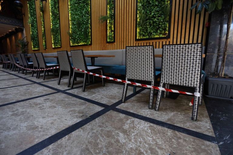 Lockdown : «Ακορντεόν» για πολλούς μήνες, μέχρι να βρεθεί το εμβόλιο