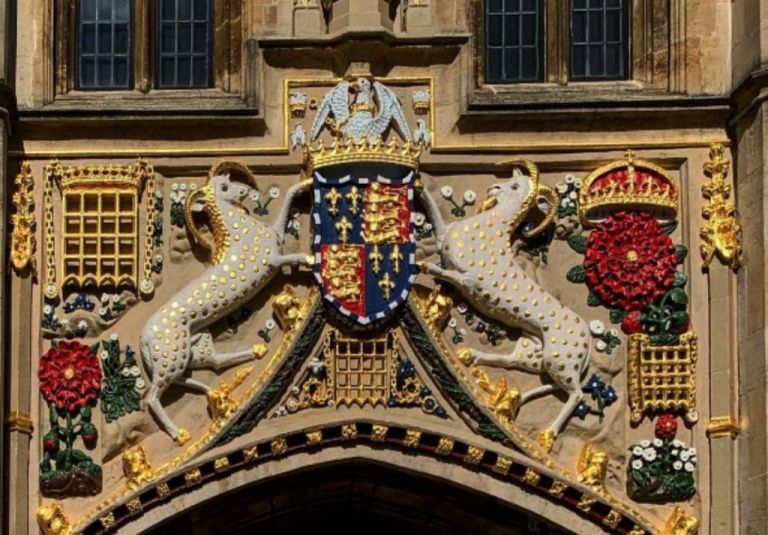 Κέιμπριτζ : Φοιτητές και φοιτήτριες «κυκλοφορούν» γυμνοί για καλό σκοπό