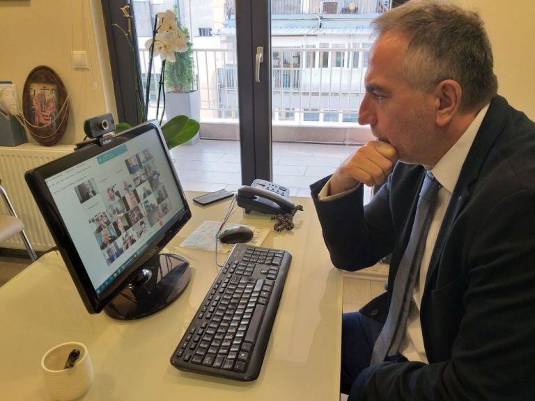 Ενημέρωση βουλευτών… με ένα κλικ