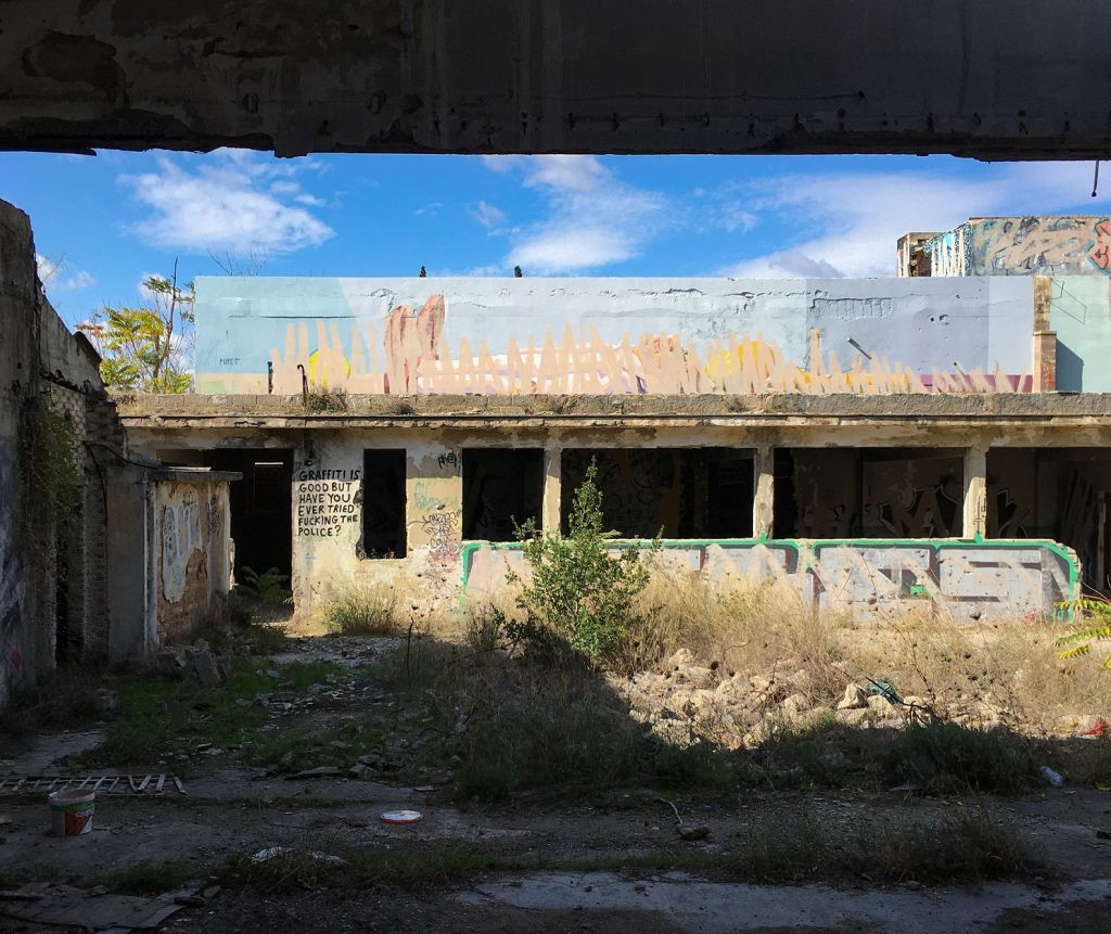 Ποιοι κατέστρεψαν τις τοιχογραφίες της Columbia;