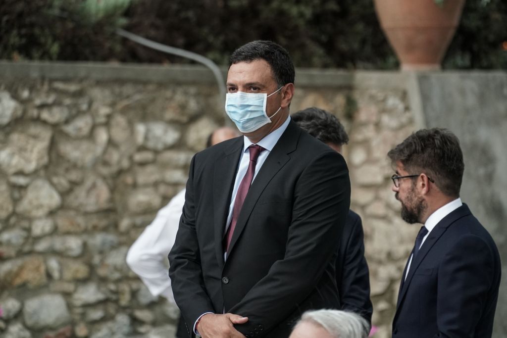 Κικίλιας : Το «ευχαριστώ» του στους βουλευτές-ιατρούς που ρίχνονται στη μάχη κατά του Covid-19