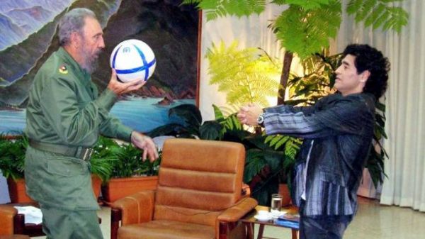 Ο αποχαιρετισμός του ΚΚΕ στο Μαραντόνα: Έφυγε ένας λάτρης του δίκιου