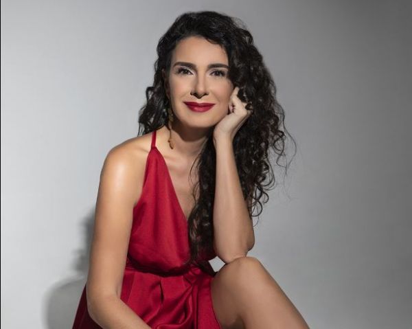 Η ερμηνεύτρια Κλεονίκη Δεμίρη αποκαλύπτει τη δική «Μαγική συνταγή» αισιοδοξίας