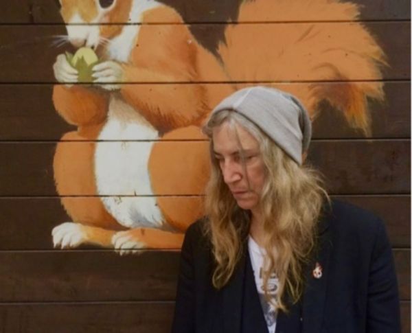 Πάτι Σμιθ : Τραγουδά «People Have The Power» και ενθαρρύνει τον κόσμο να ψηφίσει