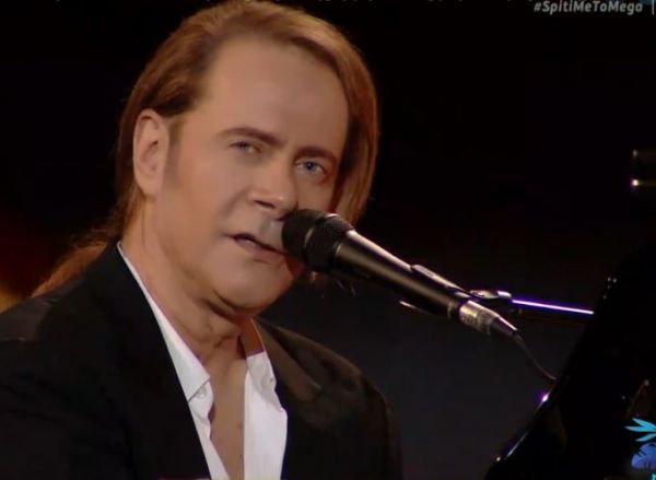 Σπίτι με το MEGA: Ο Στέφανος Κορκολής ερμηνεύει τις μεγαλύτερες επιτυχίες του