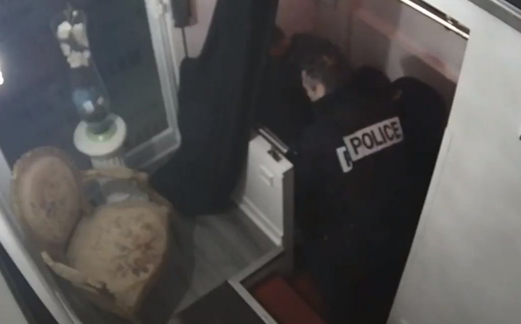 Παρίσι: Βίντεο δείχνει αστυνομικούς να βρίζουν και να ξυλοκοπούν μαύρο Γάλλο