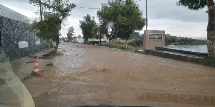 Κακοκαιρία στην Κρήτη : Δραματικές διασώσεις – Χείμαρροι οι δρόμοι