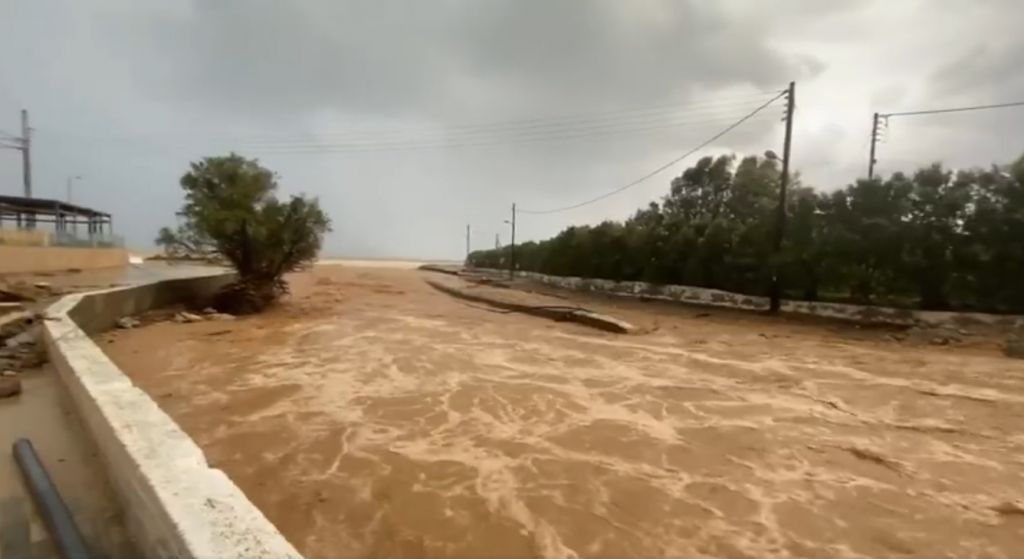 Σαρώνει το νέο κύμα κακοκαιρίας στην Κρήτη – «Ποτάμια» οι δρόμοι