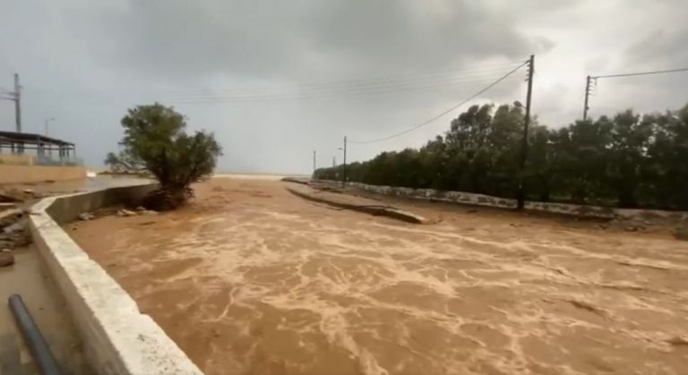 Σαρώνει το νέο κύμα κακοκαιρίας στην Κρήτη – «Ποτάμια» οι δρόμοι