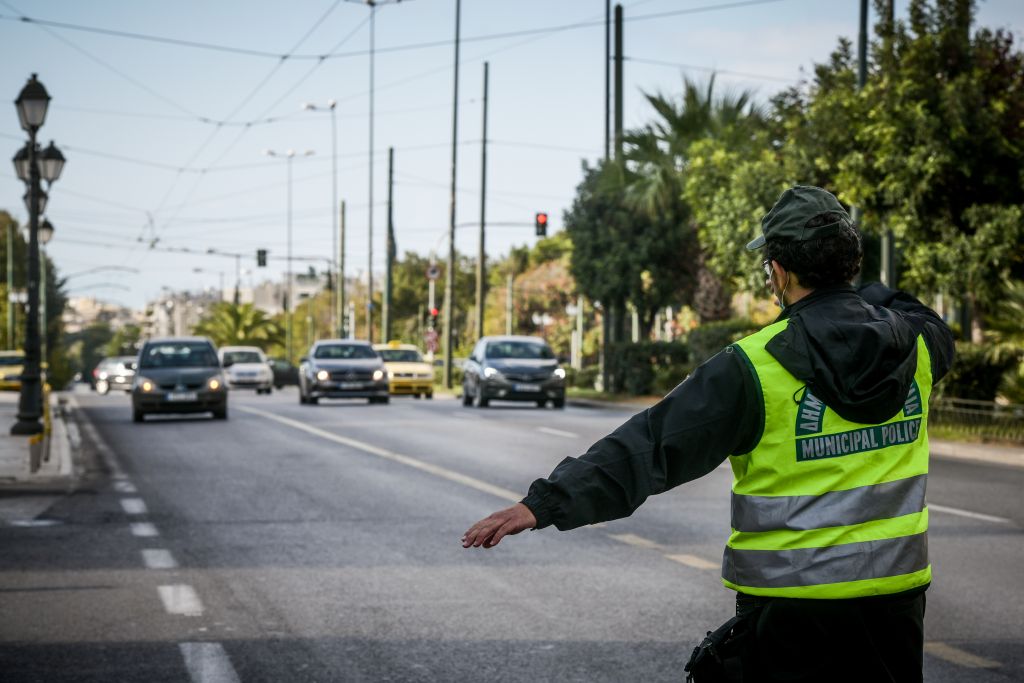 Κοροναϊός : Αυξημένη η κίνηση στους δρόμους παρά το lockdown