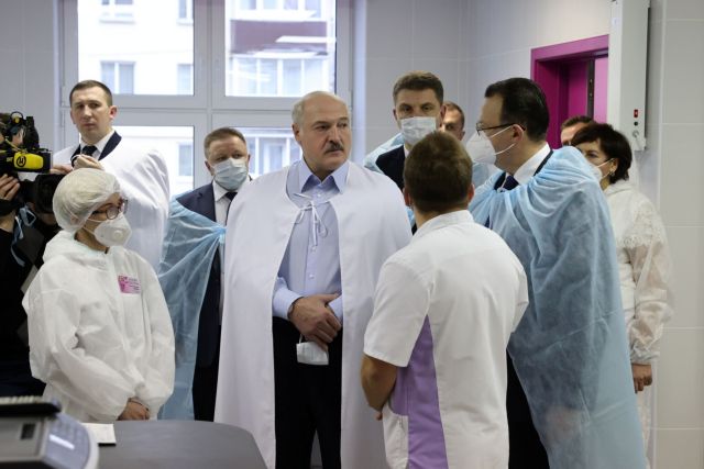 Λουκασένκο : Υποσχέθηκε στους διαδηλωτές να παραιτηθεί μόλις εγκριθεί το νέο Σύνταγμα