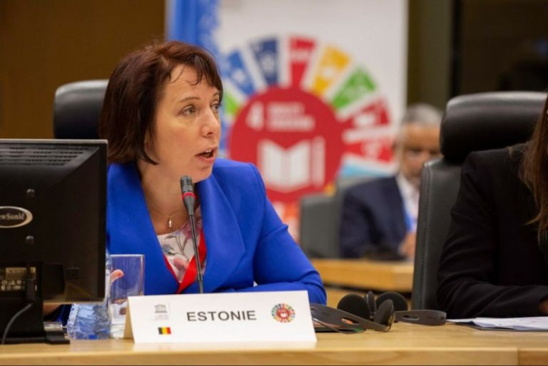 Εσθονία : Παραιτήθηκε η υπουργός Παιδείας – Μετέφερε τα παιδιά της με κρατικό αυτοκίνητο στο σχολείο