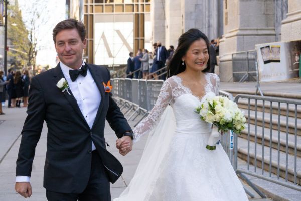 Πρώην ιερέας και ερευνήτρια παντρεύτηκαν και ο ρομαντισμός τους «αγγίζει» σενάρια ταινιών