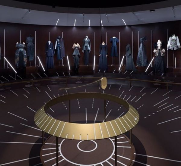 «About Time: Fashion and Duration» : Μια έκθεση για τα 150 χρόνια του Μet