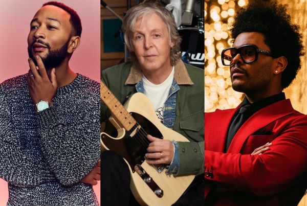 Σταρ της μουσικής δωρίζουν συλλεκτικά μικρόφωνα για καλό σκοπό