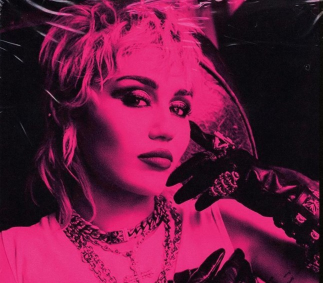 Μάιλι Σάιρους : H μουσική συνάντηση με την Στίβι Νικς που ενθουσιάζει