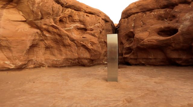 ΗΠΑ : Εξαφανίστηκε ο μυστηριώδης μονόλιθος που βρέθηκε στη μέση της ερήμου