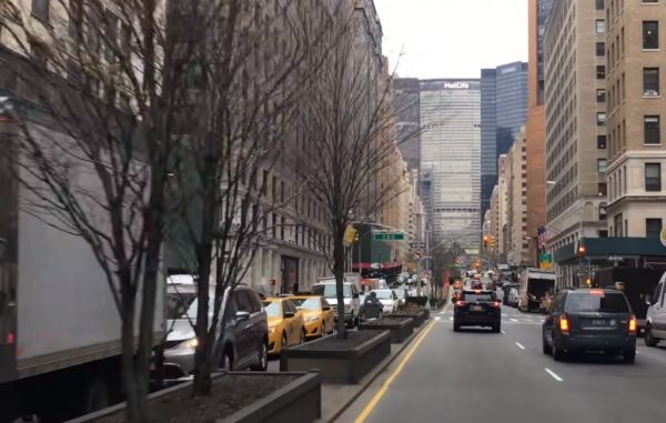 «Drive & Listen»: H viral εφαρμογή που σου επιτρέπει να ταξιδέψεις με ΙΧ σε πόλεις του εξωτερικού