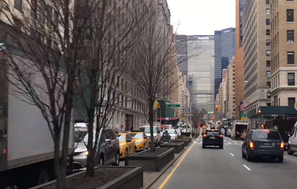 «Drive & Listen»: H viral εφαρμογή που σου επιτρέπει να ταξιδέψεις με ΙΧ σε πόλεις του εξωτερικού