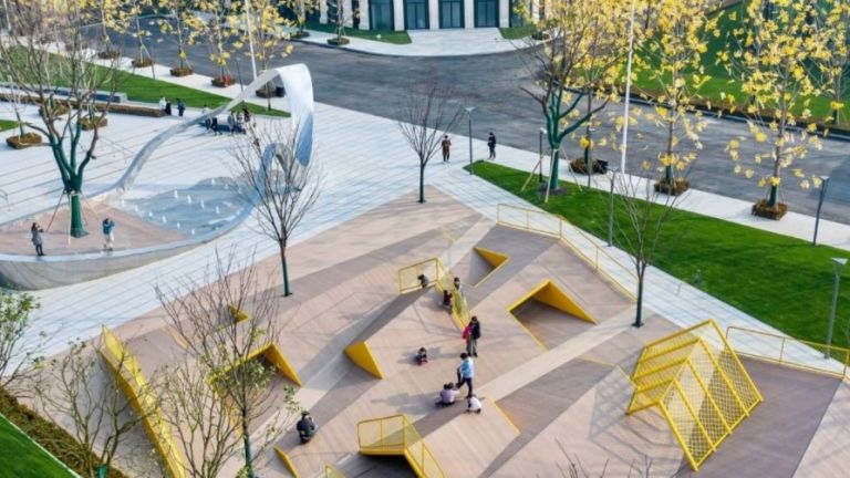 «The Folds» – Η παιδική χαρά αλλιώς