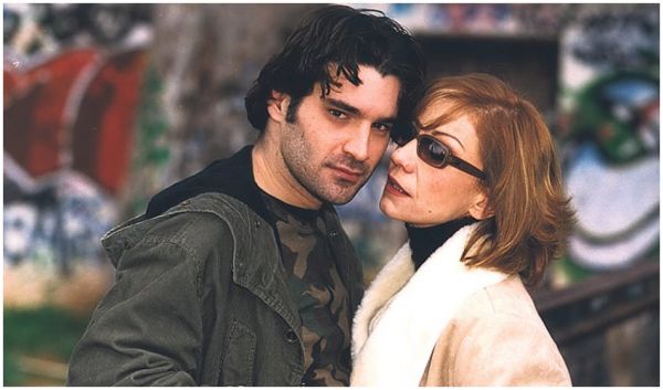 «Κλείσε τα μάτια»: Η μεγάλη επιτυχία του Παπακαλιάτη κάθε Δευτέρα, Τρίτη και Τετάρτη στο MEGA