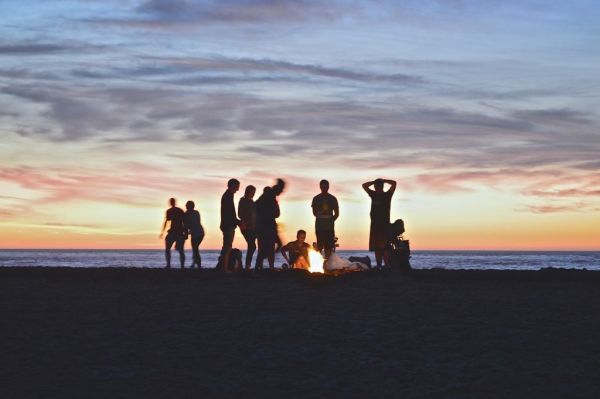 Κοροναϊός : Συλλήψεις σε beach party με 70 άτομα στη Ρόδο