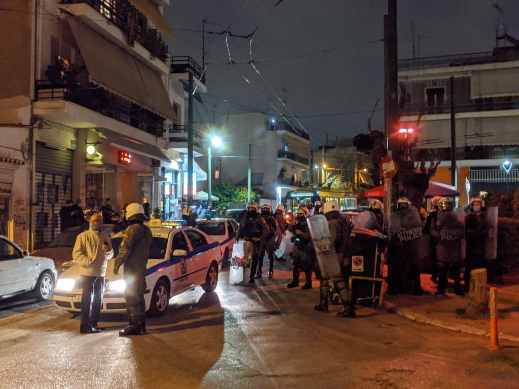Πολυτεχνείο : Ένταση στα Πετράλωνα – Η Αστυνομία έκοψε πρόστιμα σε απλό κόσμο
