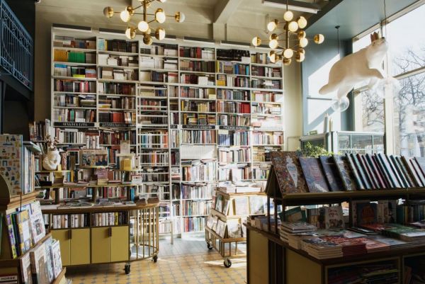 Αυτά τα δέκα βιβλιοπωλεία θα σας κάνουν βιβλιοφάγους από την άνεση του σπιτιού σας