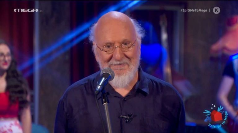 Μαγεύει ο Σαββόπουλος στο MEGA ερμηνεύοντας το «Ας κρατήσουν οι χοροί» με το βλέμμα στο μέλλον