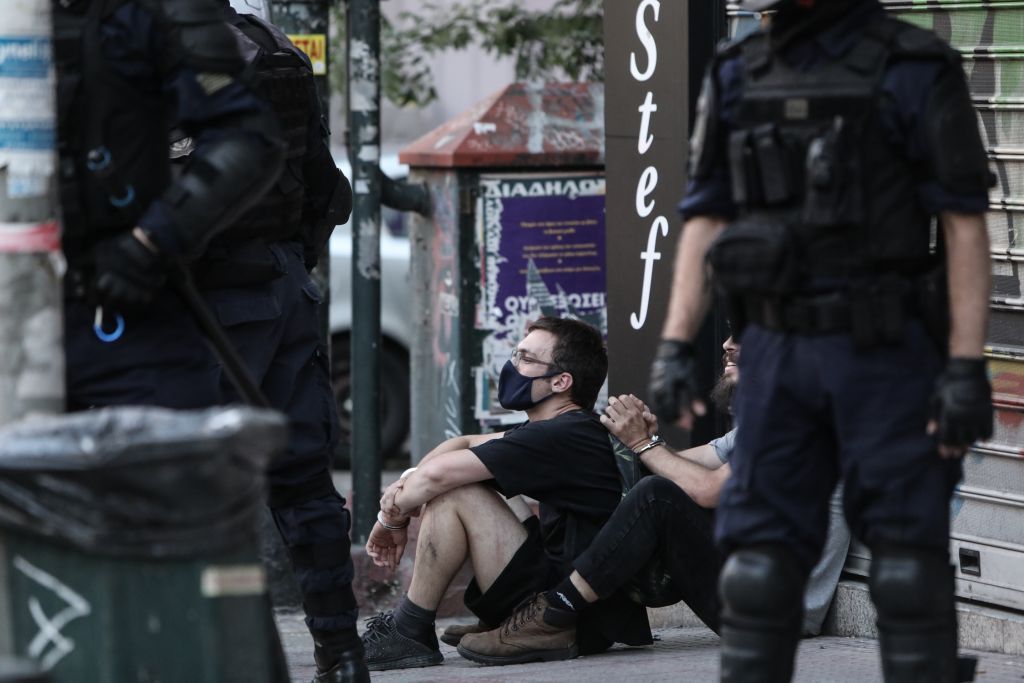 Σύλληψη Τιτκώβ – Λάλου : Ήρθησαν τα περιοριστικά μέτρα που τους απαγόρευαν την είσοδο τους στα Εξάρχεια