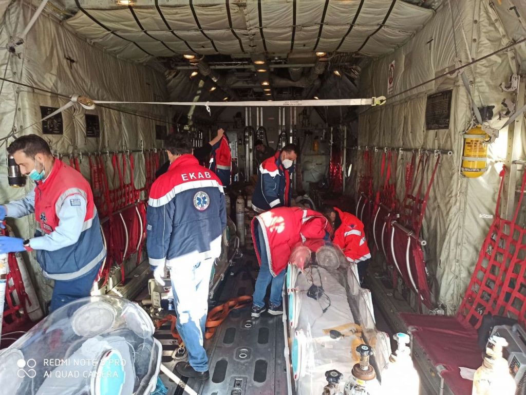 Κοροναϊός : Η πρώτη αεροδιακομιδή ασθενών από τη Βόρεια Ελλάδα στην Αθήνα