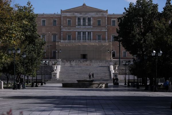 Κοροναϊός : Πρώτη μέρα lockdown, αλλά και 2.556 νέα κρούσματα – Τι λένε οι ειδικοί