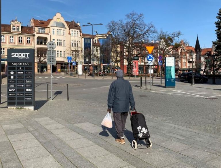 Κοροναϊός – Πολωνία : Στα πρόθυρα εθνικού lockdown η χώρα – Αύξηση ρεκόρ των κρουσμάτων