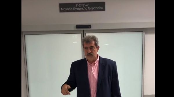 Επικίνδυνος Πολάκης: Αυτοψία – σόου έξω από τη ΜΕΘ του «Σωτηρία» χωρίς μάσκα