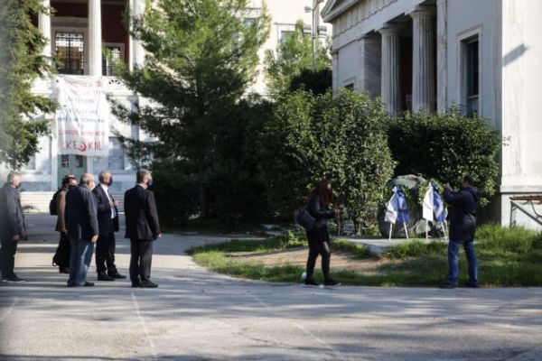 Πολυτεχνείο: Ερώτηση του ΣΥΡΙΖΑ στην Κομισιόν για την καθολική απαγόρευση συναθροίσεων