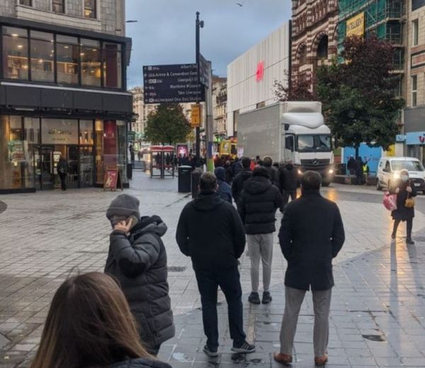 Playstation 5 : Πρεμιέρα με απίστευτες ουρές εν μέσω lockdown