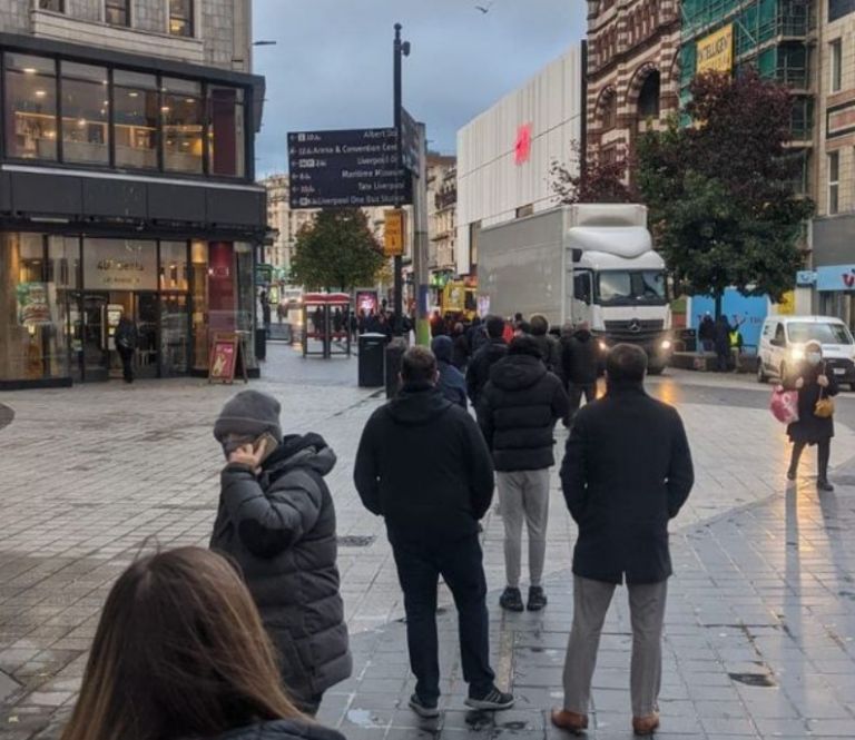 Playstation 5 : Πρεμιέρα με απίστευτες ουρές εν μέσω lockdown