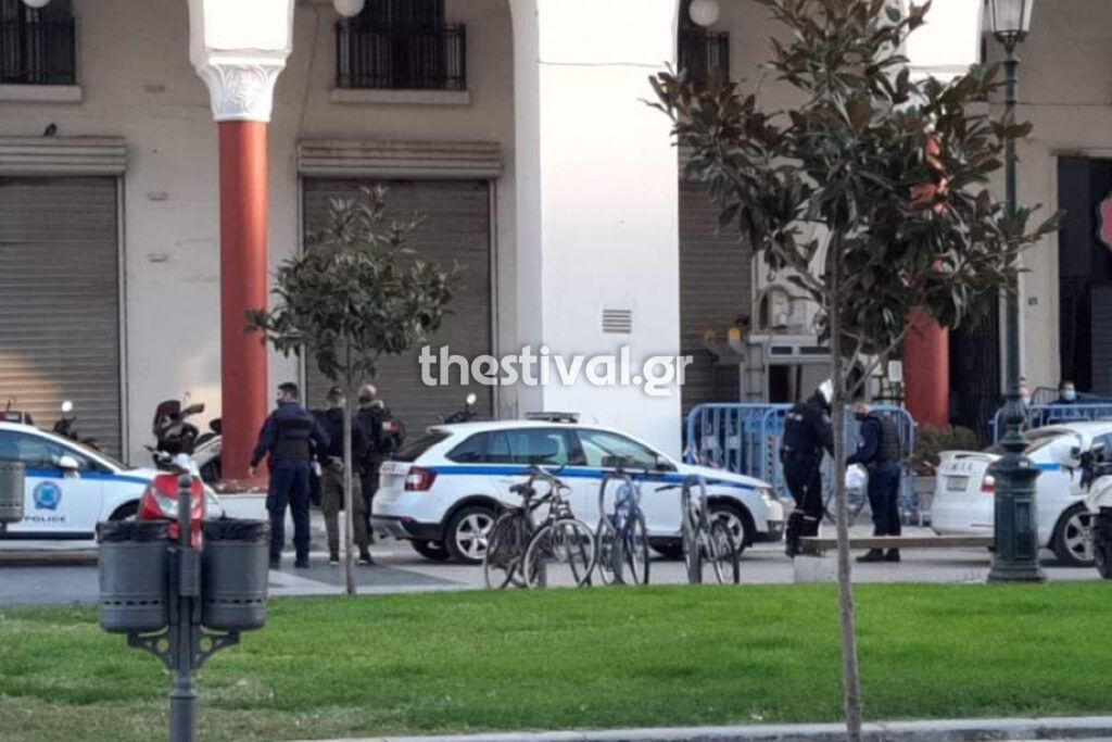 Θεσσαλονίκη : Επιχείρησαν να αναρτήσουν πανό για τα Βαρώσια – Επτά προσαγωγές