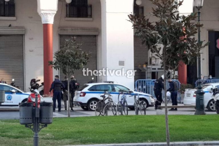 Θεσσαλονίκη : Επιχείρησαν να αναρτήσουν πανό για τα Βαρώσια – Επτά προσαγωγές