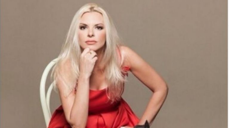 Αννίτα Πάνια : Διακοπές στην Καλαμάτα με τον πρώην και τον νυν