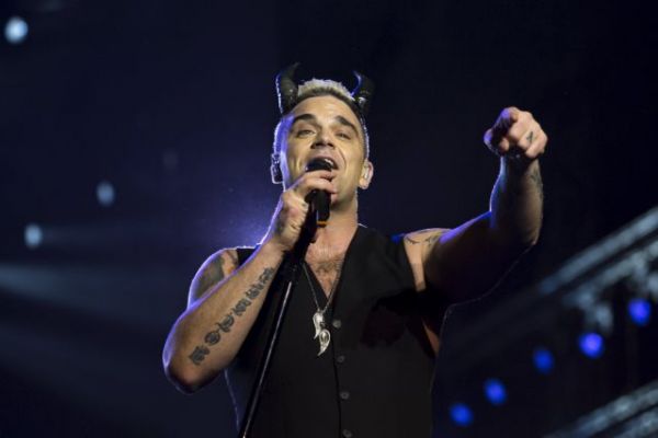 Ρόμπι Γουίλιαμς: Με ένα τραγούδι θέλει να σώσει τα Χριστούγεννα