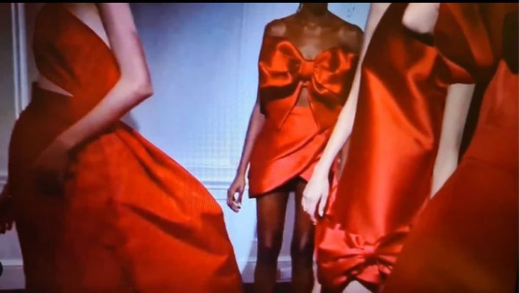 Σίλια Κριθαριώτη : Διθυραμβικές κριτικές για την νέα συλλογή Couture Red for Hope Xmas 2020