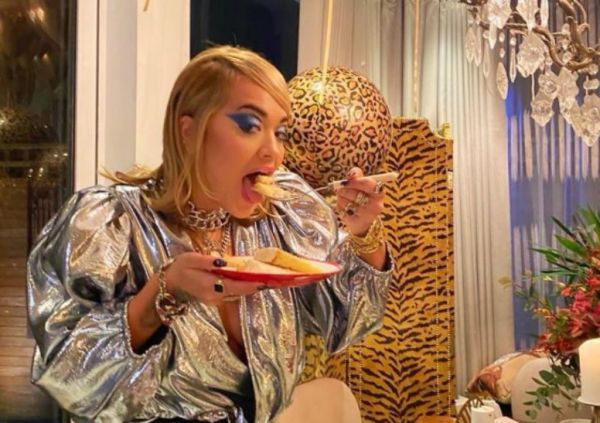 Ρίτα Όρα :  Έσπασε την καραντίνα και έκανε πάρτι γενεθλίων